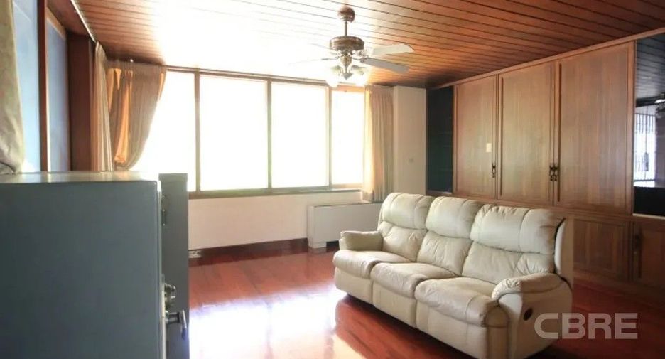 For sale 4 ベッドルーム house in Watthana, Bangkok