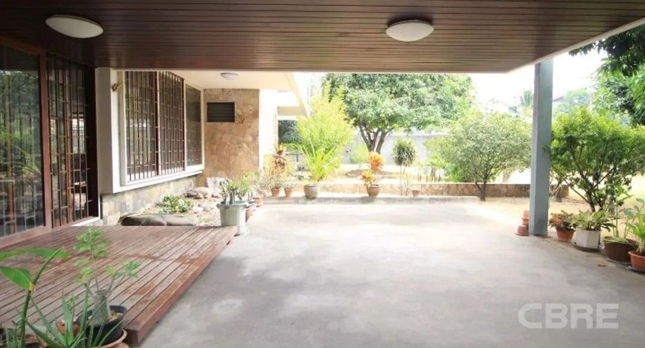 For sale 4 ベッドルーム house in Watthana, Bangkok