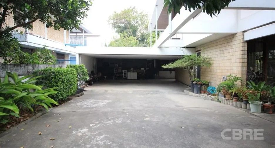 For sale 4 ベッドルーム house in Watthana, Bangkok