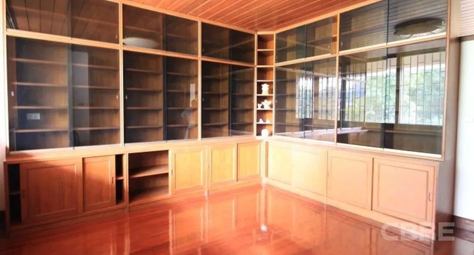 For sale 4 ベッドルーム house in Watthana, Bangkok
