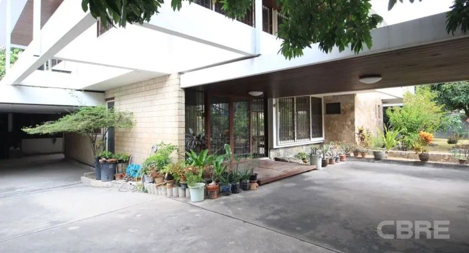 For sale 4 ベッドルーム house in Watthana, Bangkok