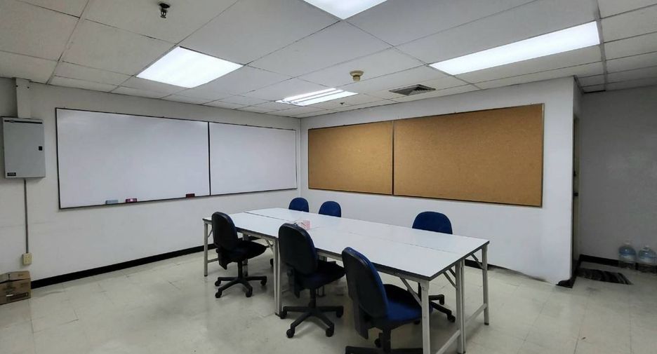 Büro zum Kauf in Watthana, Bangkok