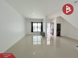 À vendre 3 chambres maison de ville à Phan Thong, Chonburi