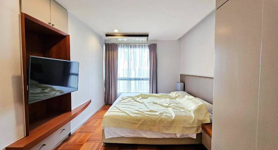 For rent 2 bedrooms serviced apartment in Sathon, Bangkok