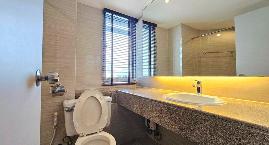 For rent 2 bedrooms serviced apartment in Sathon, Bangkok