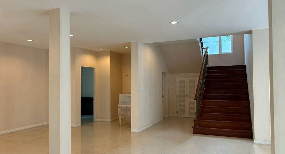 For sale 3 bedrooms house in Thawi Watthana, Bangkok