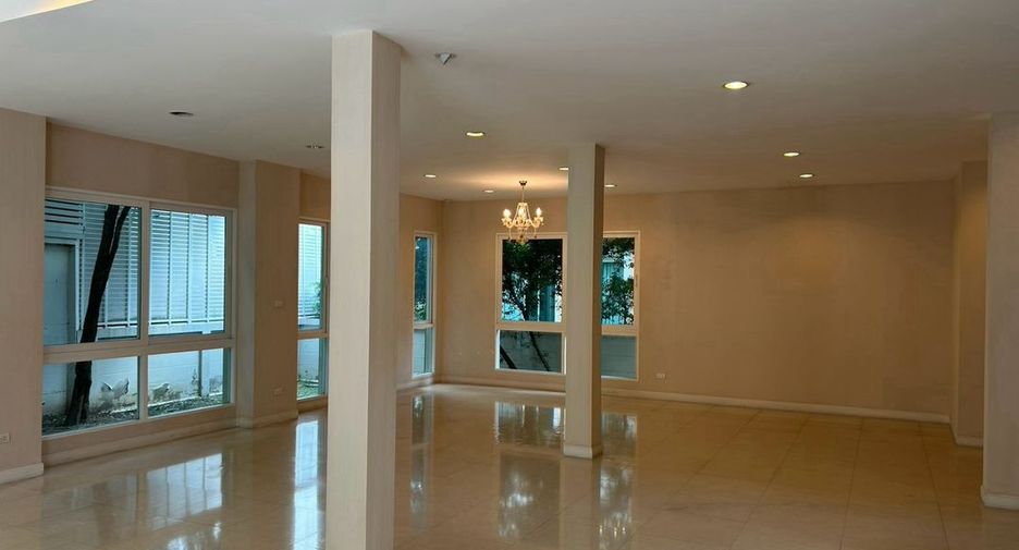 For sale 3 bedrooms house in Thawi Watthana, Bangkok