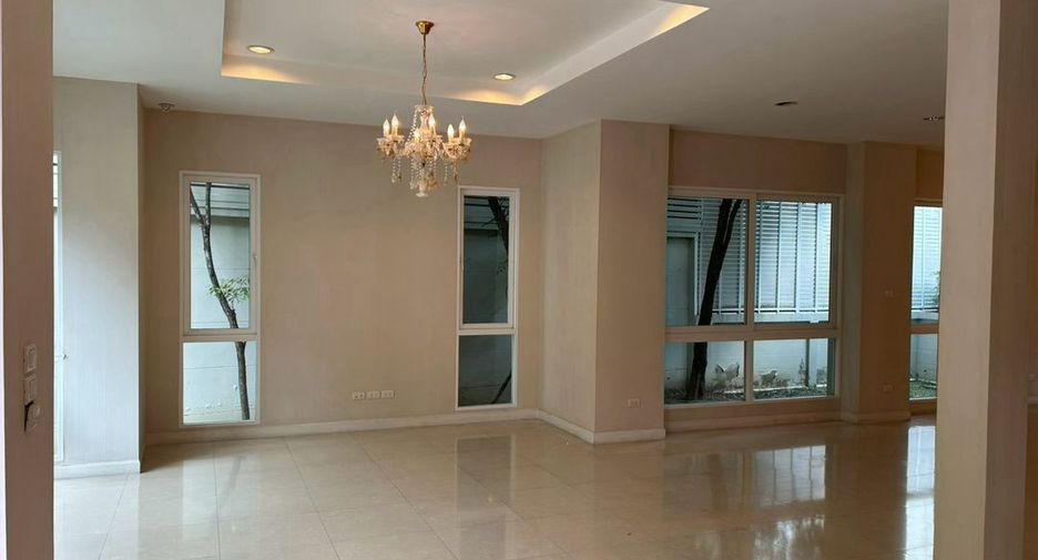 For sale 3 bedrooms house in Thawi Watthana, Bangkok