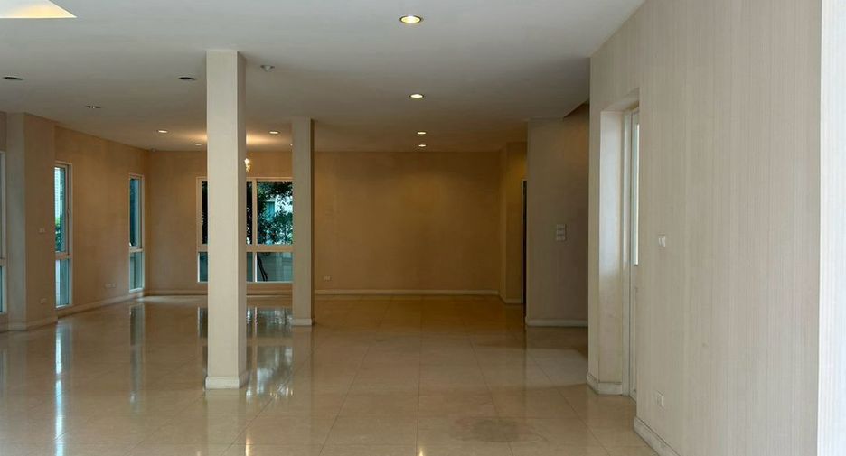 For sale 3 bedrooms house in Thawi Watthana, Bangkok