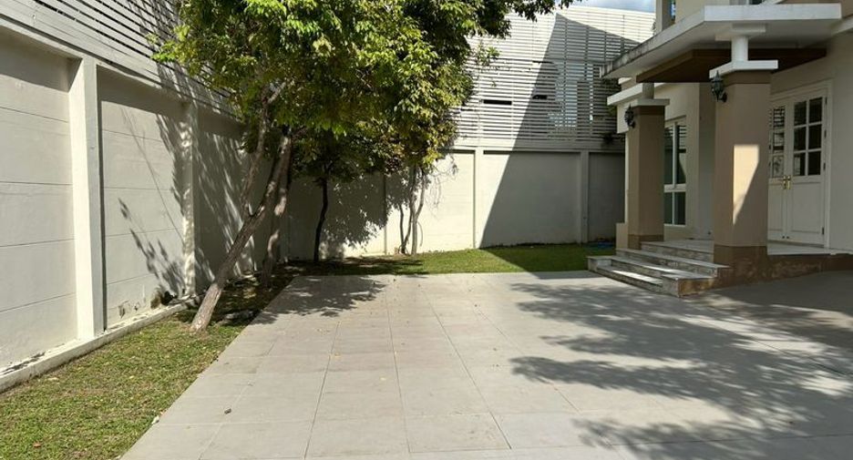 For sale 3 bedrooms house in Thawi Watthana, Bangkok