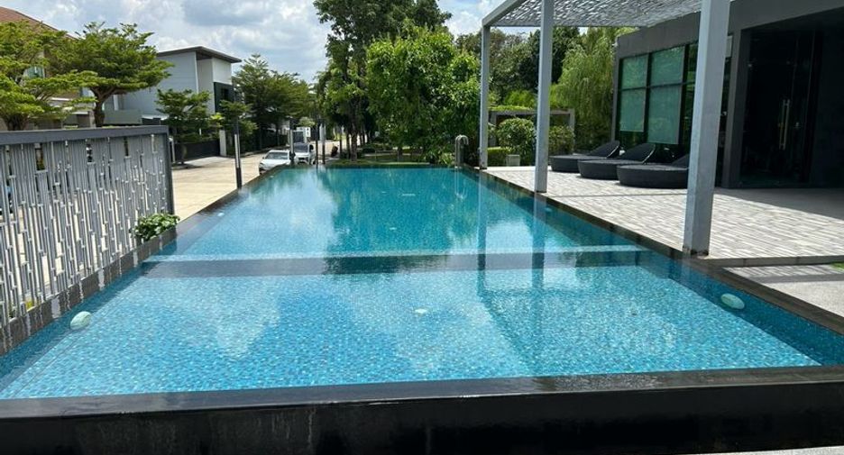 For sale 3 bedrooms house in Thawi Watthana, Bangkok
