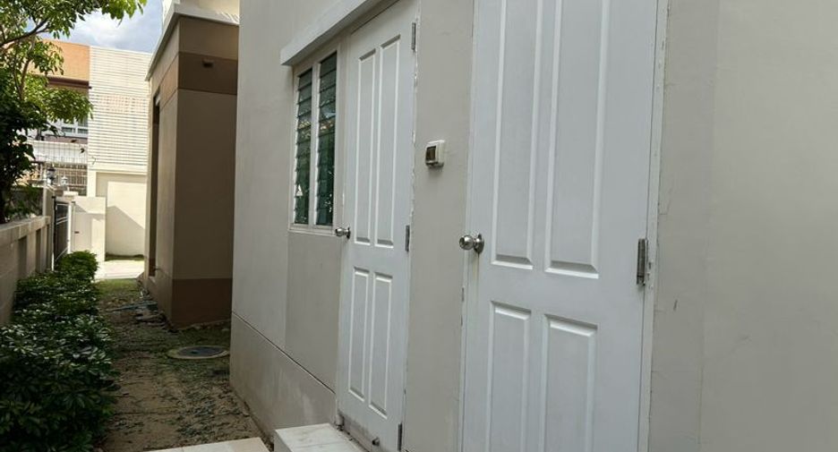 For sale 3 bedrooms house in Thawi Watthana, Bangkok