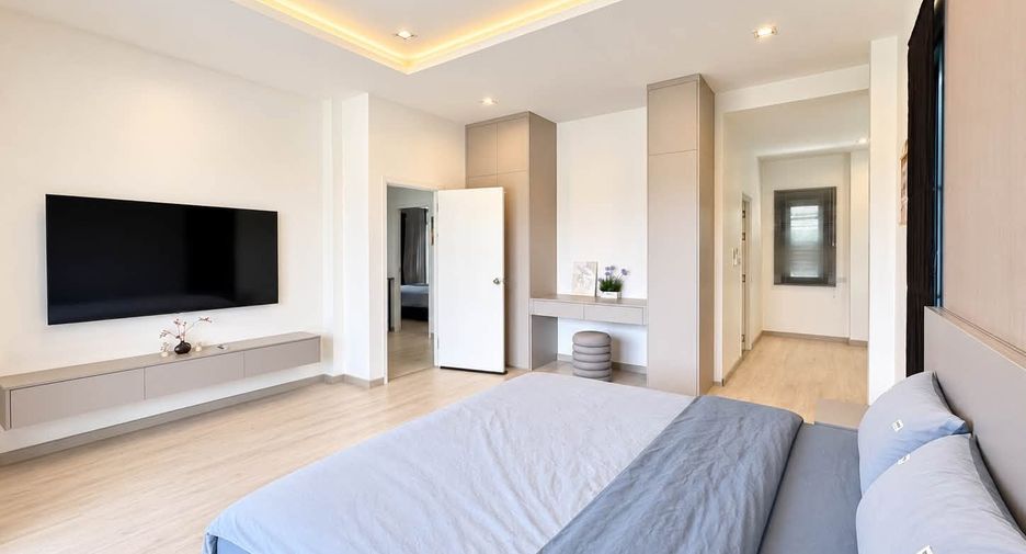 For rent 4 bedrooms villa in Bang Lamung, Chonburi