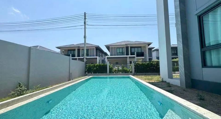 For rent 4 bedrooms villa in Bang Lamung, Chonburi