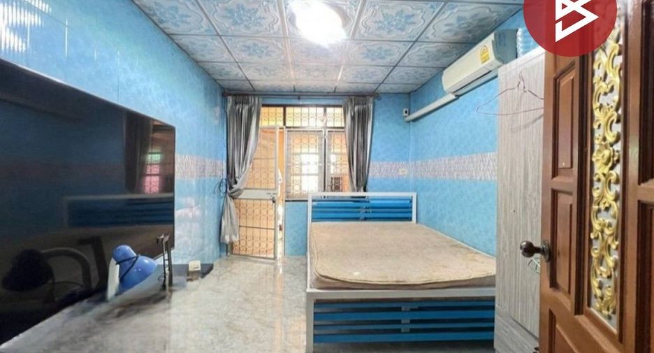 Продажа 5 спальни таунхаус в Ban Bueng, Чонбури