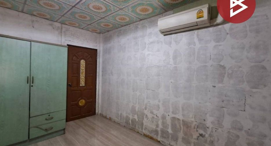 Продажа 5 спальни таунхаус в Ban Bueng, Чонбури