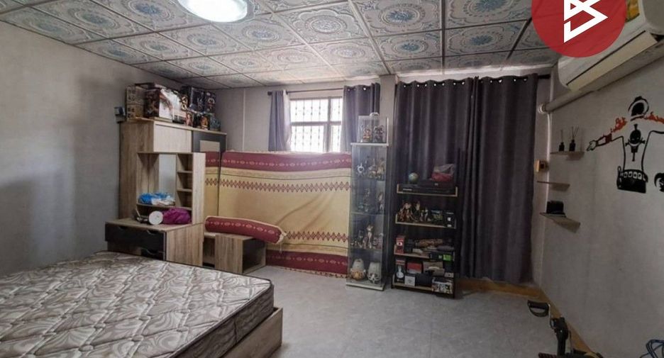 Продажа 5 спальни таунхаус в Ban Bueng, Чонбури