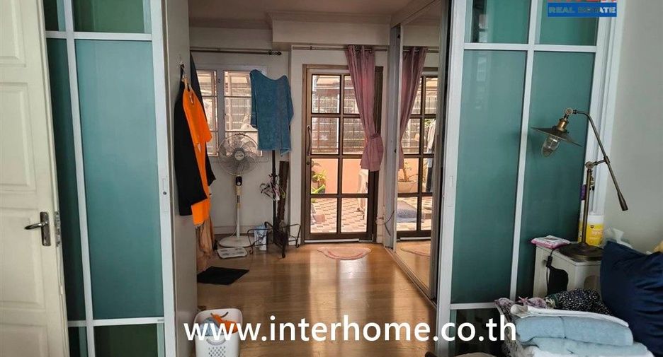 Casa adosada en venta de 5 habitaciones en Bang Kho Laem, Bangkok