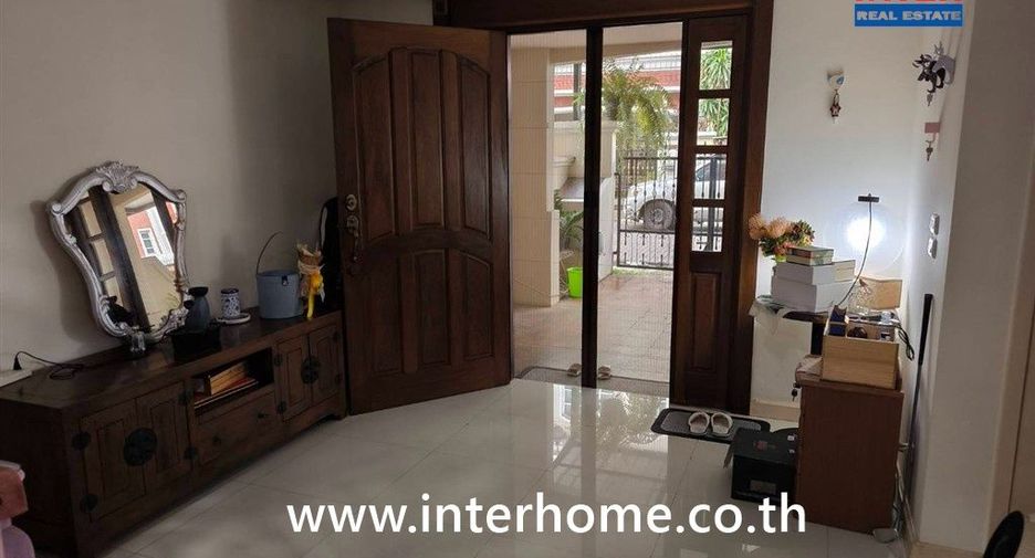 Casa adosada en venta de 5 habitaciones en Bang Kho Laem, Bangkok