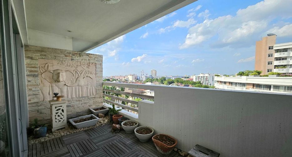 Condo en alquiler de 2 habitaciones en Bang Kapi, Bangkok