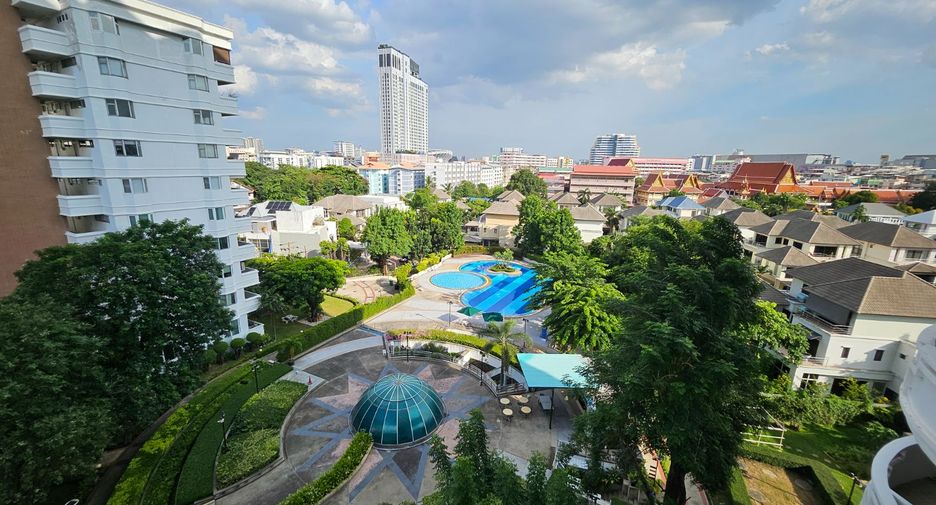 Condo en alquiler de 2 habitaciones en Bang Kapi, Bangkok