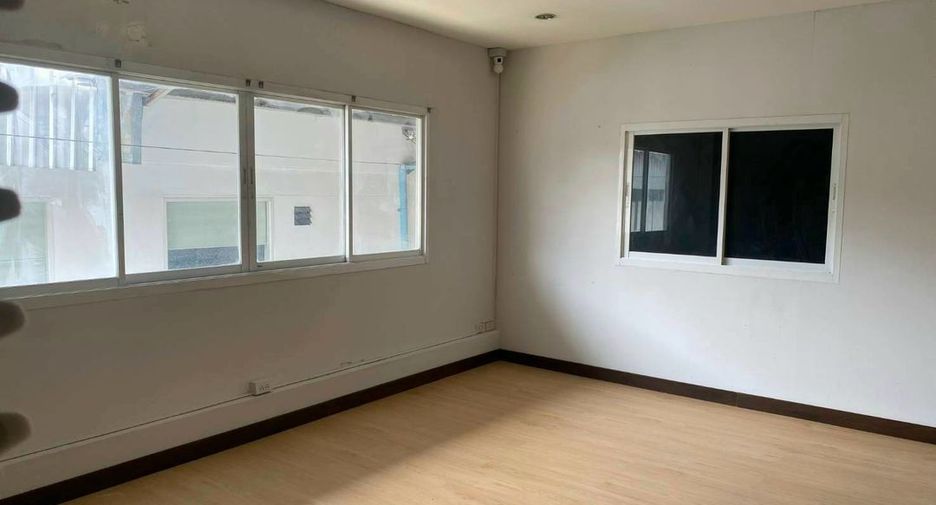 Gewerbefläche zur Miete mit 5 Zimmer in Huai Khwang, Bangkok