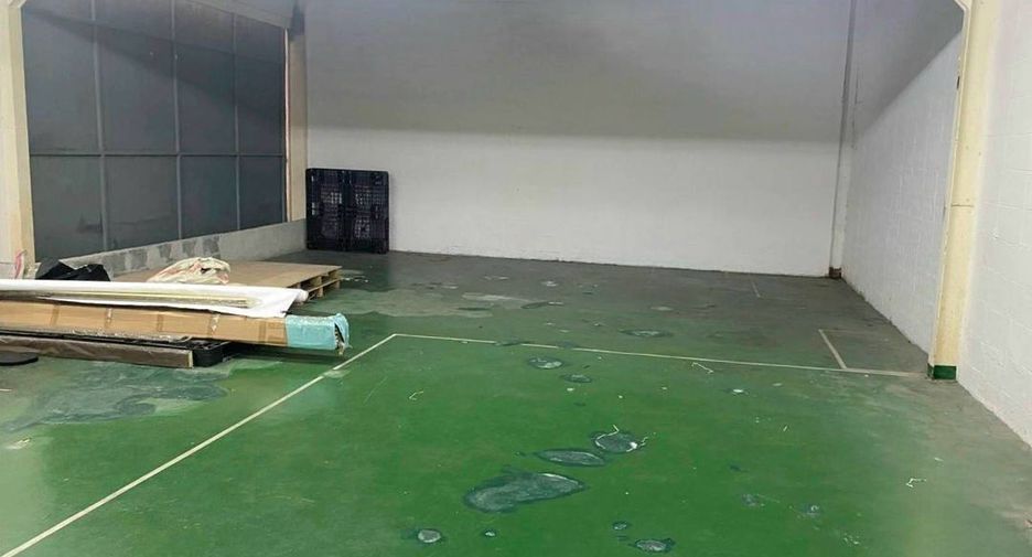 Gewerbefläche zur Miete mit 5 Zimmer in Huai Khwang, Bangkok