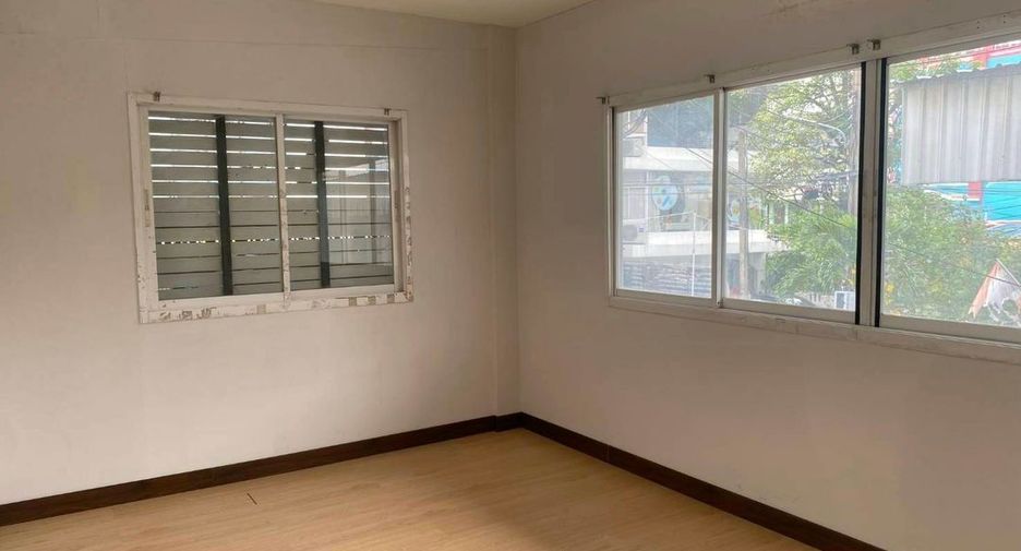 Gewerbefläche zur Miete mit 5 Zimmer in Huai Khwang, Bangkok