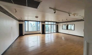 Wohnung zum Kauf mit 3 Zimmer in Pathum Wan, Bangkok