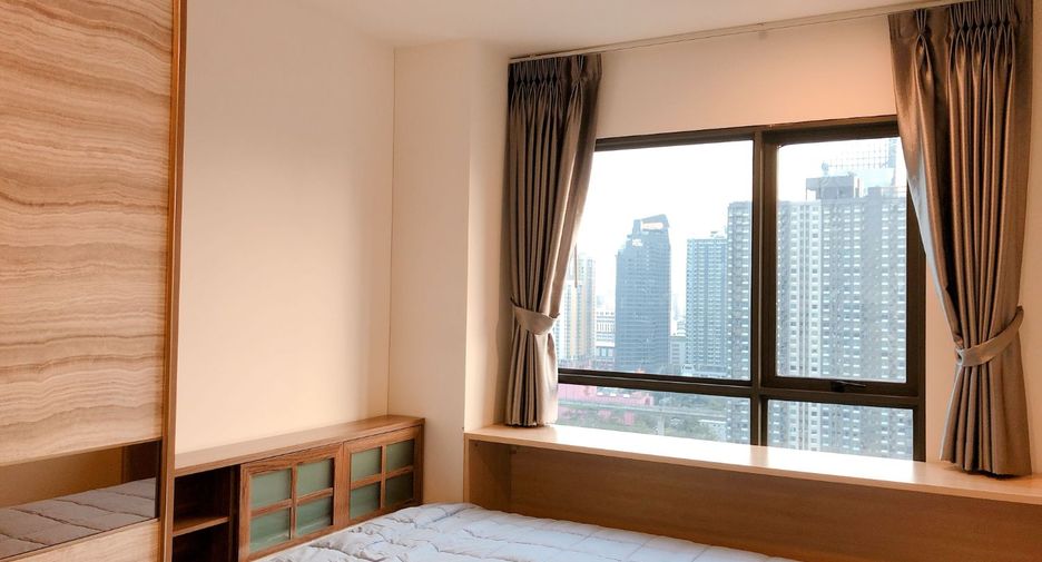 For rent 2 bedrooms condo in Huai Khwang, Bangkok