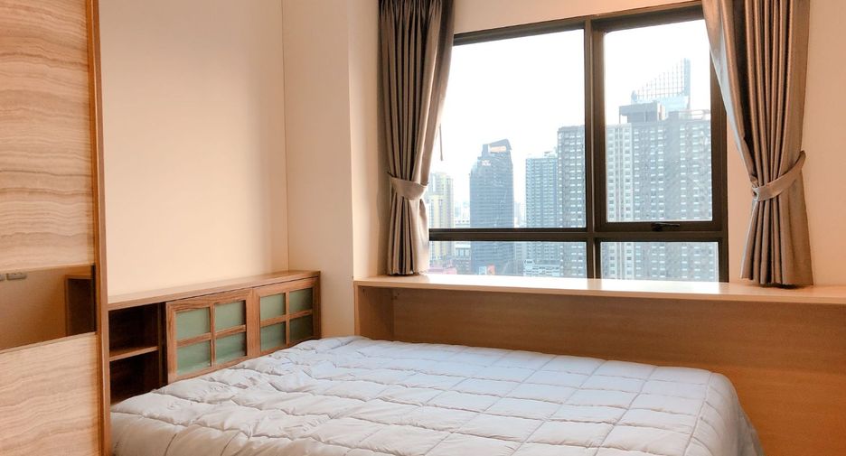 For rent 2 bedrooms condo in Huai Khwang, Bangkok