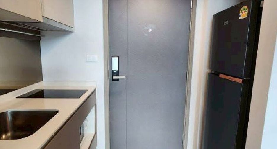 For rent 2 bedrooms condo in Huai Khwang, Bangkok
