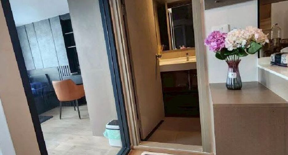 For rent 2 bedrooms condo in Huai Khwang, Bangkok