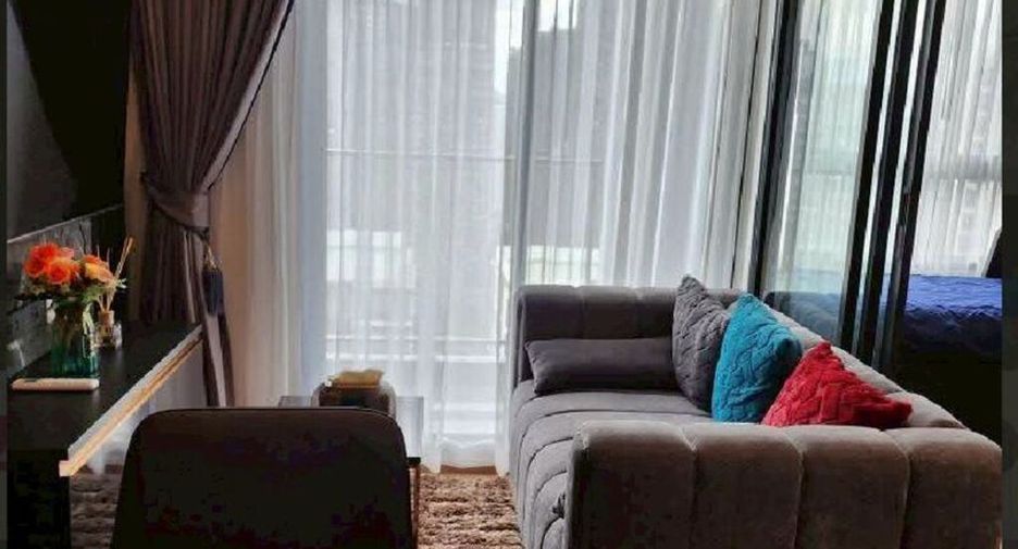 For rent 2 bedrooms condo in Huai Khwang, Bangkok