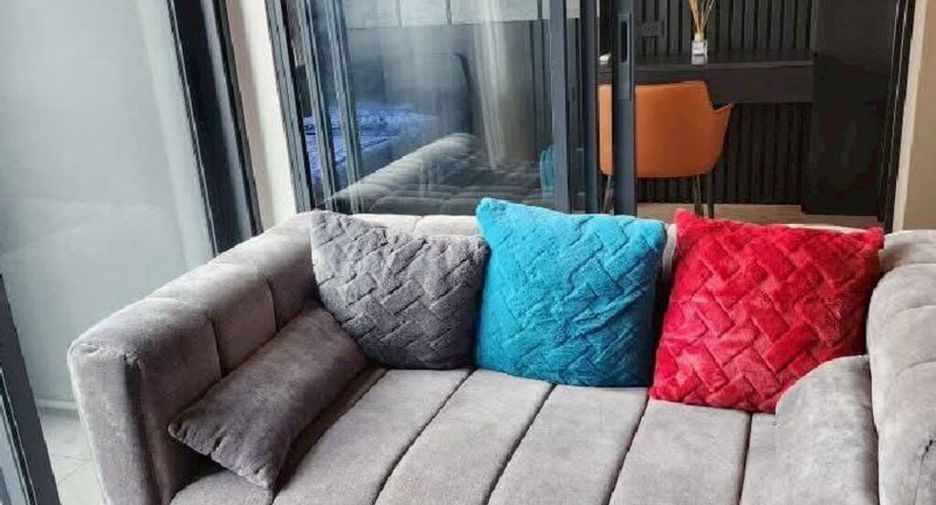 For rent 2 bedrooms condo in Huai Khwang, Bangkok