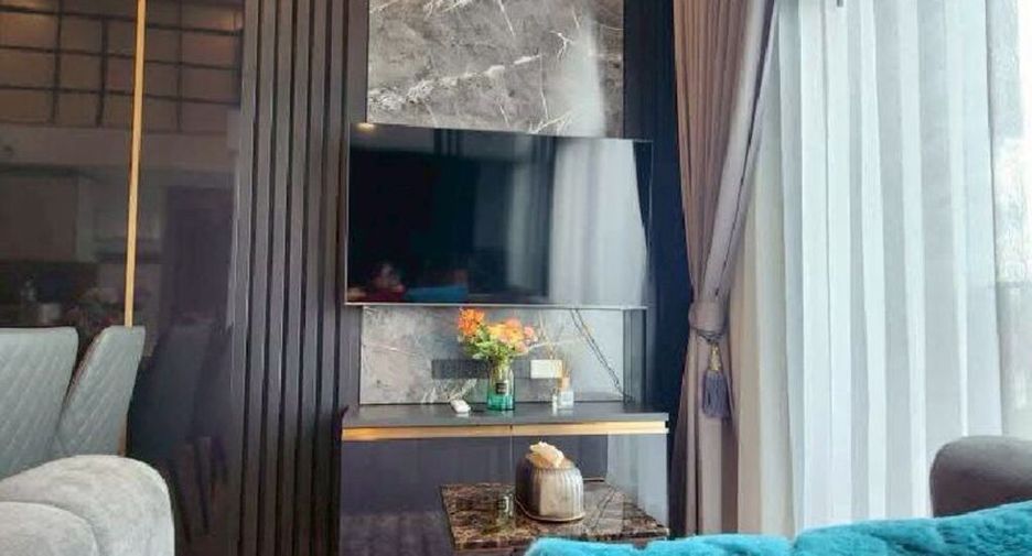 For rent 2 bedrooms condo in Huai Khwang, Bangkok