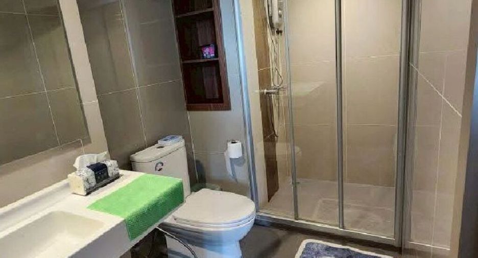For rent 2 bedrooms condo in Huai Khwang, Bangkok