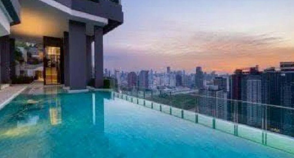 For rent 2 bedrooms condo in Huai Khwang, Bangkok