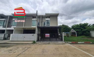 For sale 3 bedrooms townhouse in Khlong Sam Wa, Bangkok