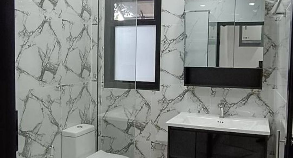 For rent and for sale 3 bedrooms house in Bang Lamung, Chonburi