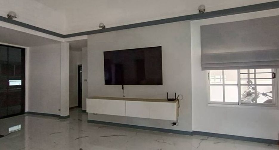 For rent and for sale 3 bedrooms house in Bang Lamung, Chonburi