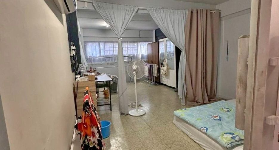 For sale 4 bedrooms retail Space in Bang Phlat, Bangkok