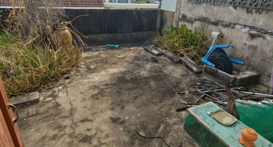 For sale 4 bedrooms retail Space in Bang Phlat, Bangkok