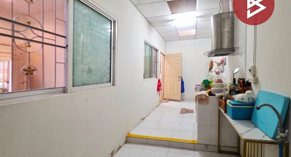 Casa adosada en venta de 2 habitaciones en Thanyaburi, Pathum Thani