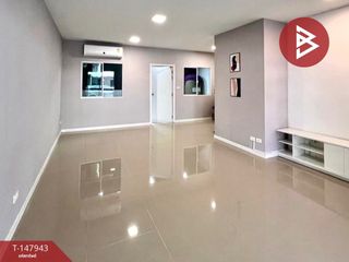 À vendre 3 chambres maison de ville à Mueang Chon Buri, Chonburi