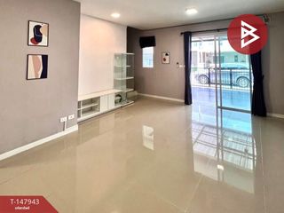 À vendre 3 chambres maison de ville à Mueang Chon Buri, Chonburi