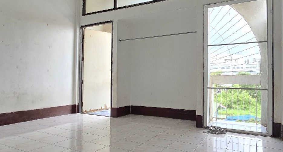 À vendre appartement avec services à Bang Khae, Bangkok