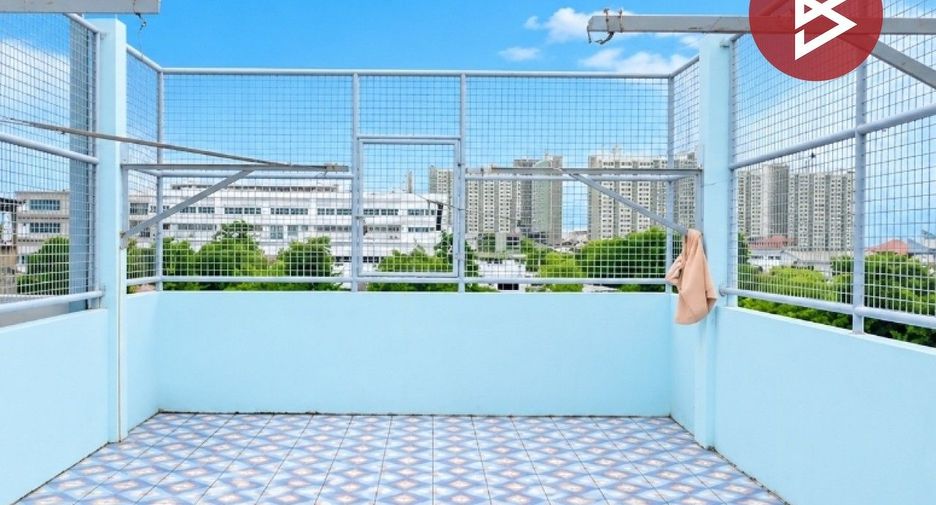 À vendre appartement avec services à Bang Khae, Bangkok