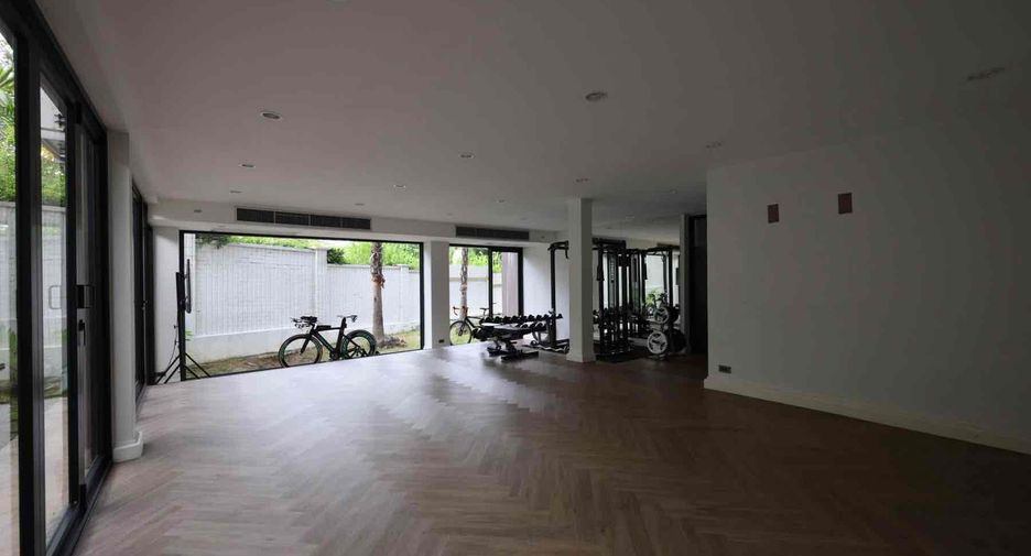 Haus zum Kauf mit 6 Zimmer in Pak Kret, Nonthaburi