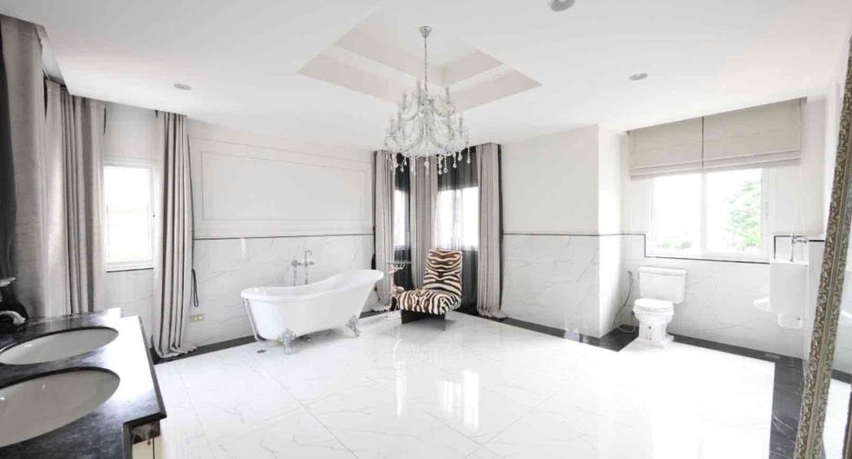 Haus zum Kauf mit 6 Zimmer in Pak Kret, Nonthaburi